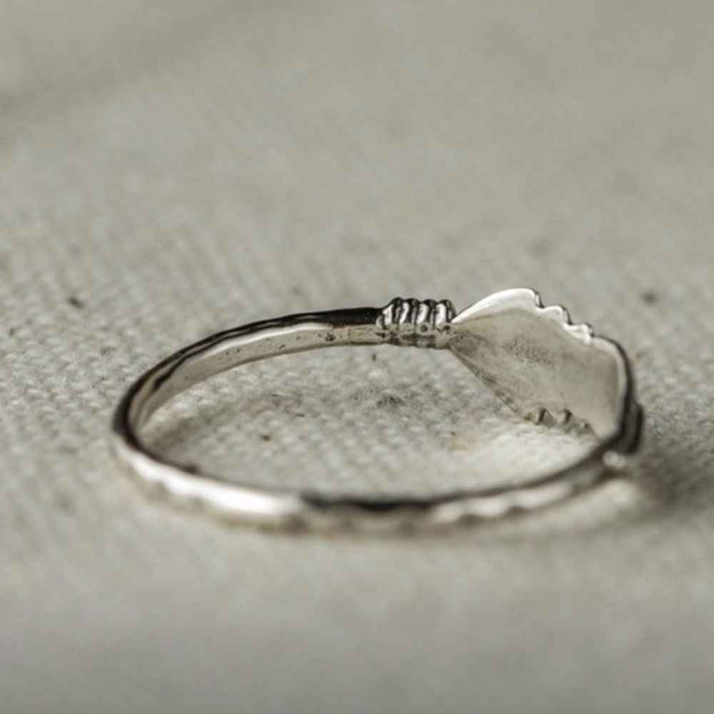 Detailed 925 Silver Antiqued Feather Ring - Picture 4 of 7